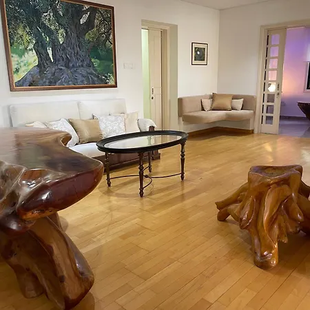 Altavita - Serviced Upper House With Heraldic Features Appartement Nicosia