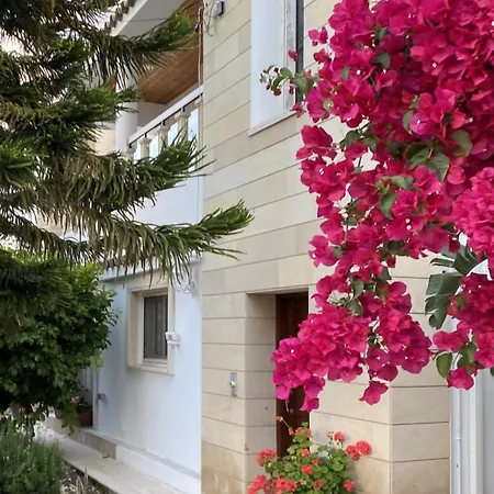 Altavita - Serviced Upper House With Heraldic Features Apartament *