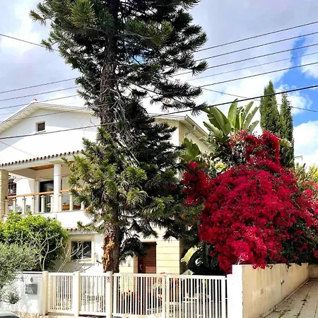Apartament Altavita - Serviced Upper House With Heraldic Features